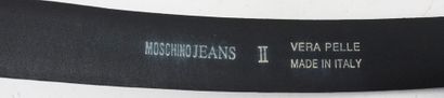 MOSCHINO JEANS 
Ceinture en cuir noir vernis....