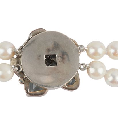 PERLES / PEARLS
Collier composé de perles...