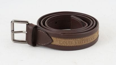 LOUIS VUITTON
Ceinture en cuir brun et suède...