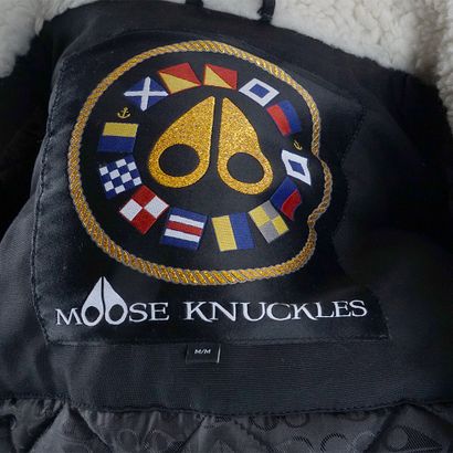 MOOSE KUCKLES
Black coat with removable sheepskin...