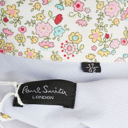 PAUL SMITH
Deux chemises Paul smith. 
- Bleu...