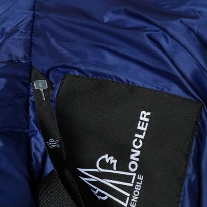 MONCLER
Doudoune Moncler Grenoble bleu, après-ski,...