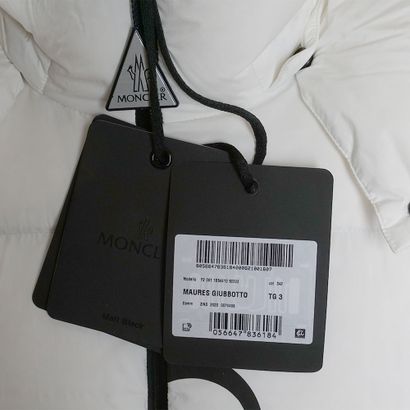 MONCLER 
Manteau à capuche Maures Cettire
Taille...
