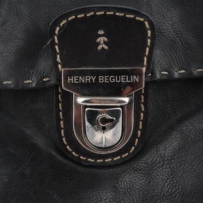 HENRY BEGUELIN
Sac en cuir noir embelli de...