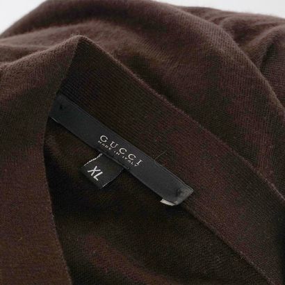 GUCCI / LACOSTE 
Lot comprenant : 
- Un gilet...