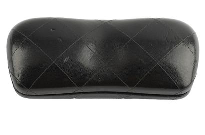CHANEL
Montures à motif tortoise avec tempes...