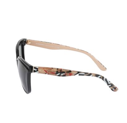 BURBERRY
Lunettes de soleil Burberry noires....