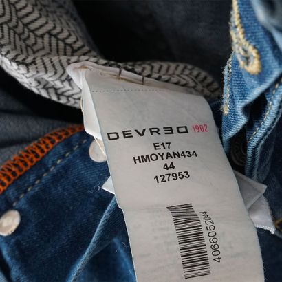 JEANS
Trois paires de Bermuda en denim
-...
