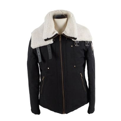 MOOSE KUCKLES
Black coat with removable sheepskin...