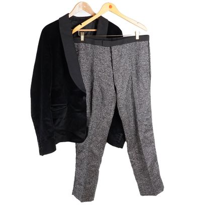 GUCCI
Complet noir et blanc.
Veston de velours...