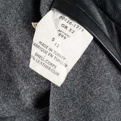 STRELLSON
Lined black leather winter coat.
Size...