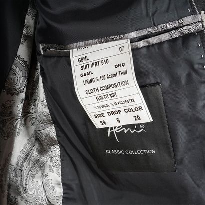 HENI, BANANA REPUBLIC, PAUL SMITH
- Heni,...