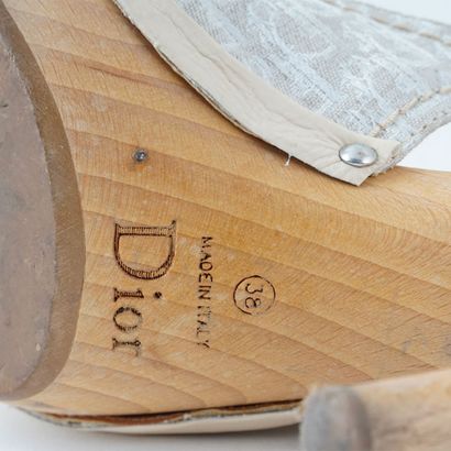 DIOR
Escarpins à bride arrière en bois, cuir...
