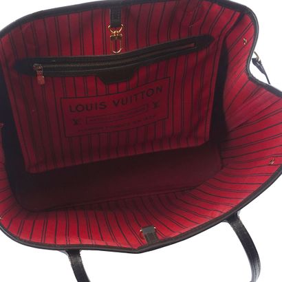 LOUIS VUITTON
Sac Louis Vuitton Neverfull...