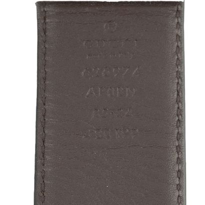 GUCCI 
Ceinture Gucci en cuir noir avec boucle...