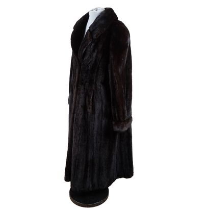 FOURRURE
Manteau de fourure de vison, brun...