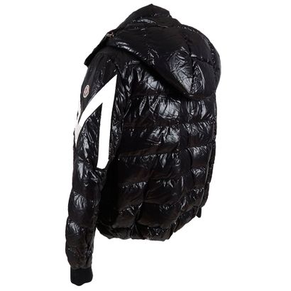 MONCLER
Doudoune Moncler noir à capuche boutonée,...