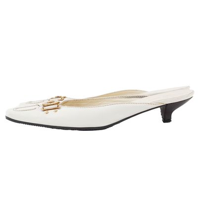 MIU MIU
Mules blanches avec kitten heel dont...