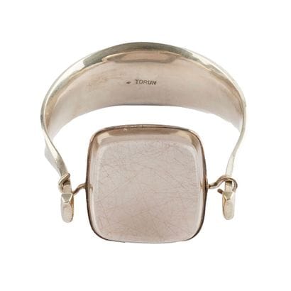 Viviana TORUN 
Bracelet en argent ouvrant...