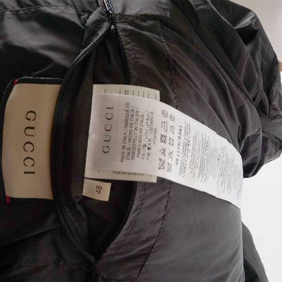 GUCCI
Manteau GG noir
Taille 48