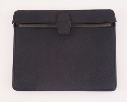 DUNHILL
Dunhill iPad Case.
H: 19cm - 7.5