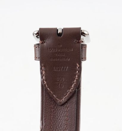LOUIS VUITTON
Ceinture en cuir brun et suède...