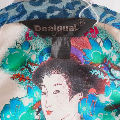 DESIGUAL
Desigual jacket with Japanese print.
Size:...