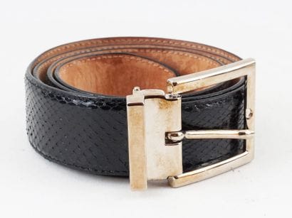 DOLCE GABBANA 
Ceinture en cuir noir écaillé....
