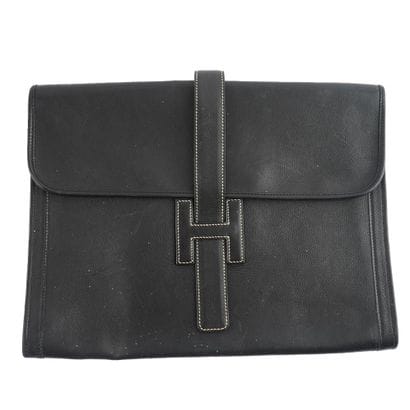 HERMÈS
Pochette Hermès Jige en cuir noir,...