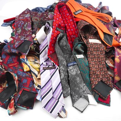 GUCCI
Cravate Gucci en soie rouge 100%.
Nous...
