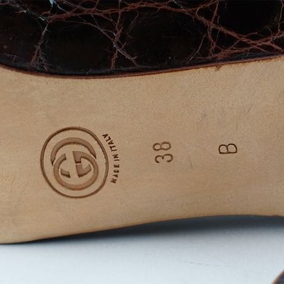 GUCCI
Escarpins vintage en cuir crocodile...