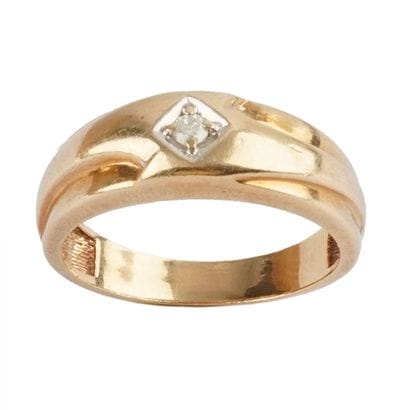 OR 10K / 10K GOLD
Bague en or jaune 10K sertie...