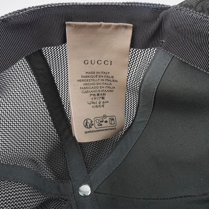 GUCCI
Casquette gris graphique monogrammée...