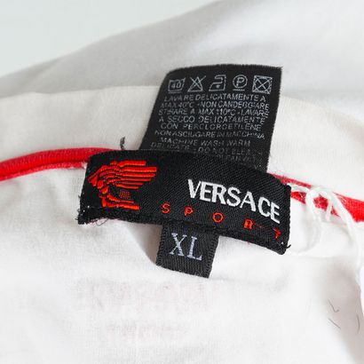 VERSACE
T-shirt blanc au motif de déchirures...