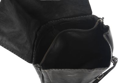 HENRY BEGUELIN
Sac en cuir noir embelli de...