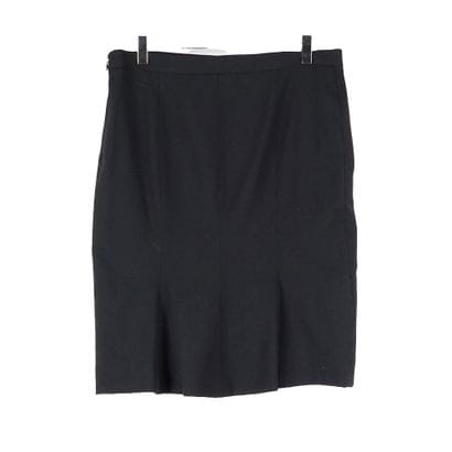 MOSCHINO
Black Moschino midi lined skirt.
Size:...