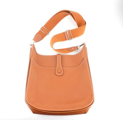 HERMÈS EVELYNE
Sac bandoulière Hermès Evelyne...