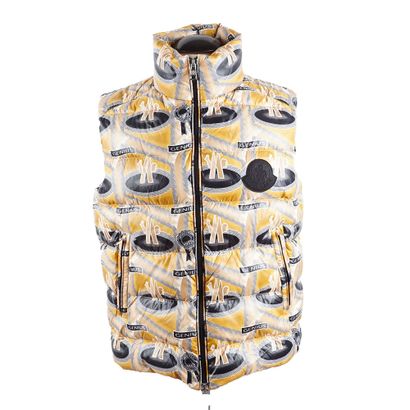 MONCLER
Doudoune dorée à imprimé Moncler...