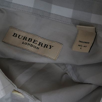 BURBERRY
- Chemise à carreaux signatures...
