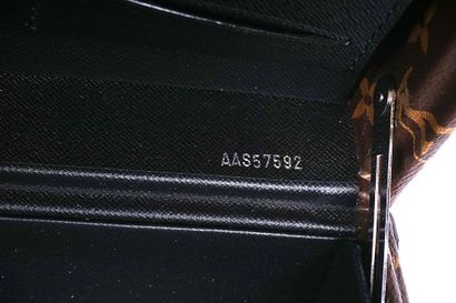 LOUIS VUITTON
Attaché case Louis Vuitton,...