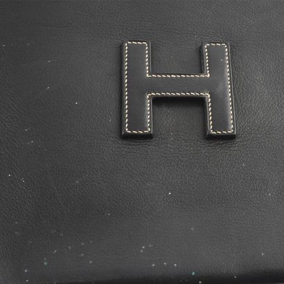 HERMÈS
Pochette Hermès Jige en cuir noir,...