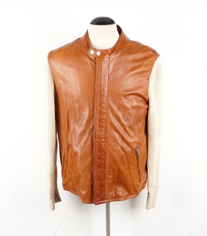GUCCI 
Manteau de cuir marron avec manches...