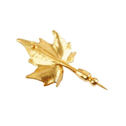 FEUILLE D'ERABLE
Une épingle stylisant une...