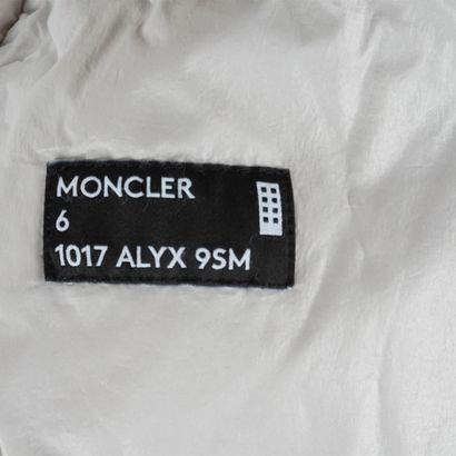 MONCLER Genius
Veste courte sans manche
Taille...