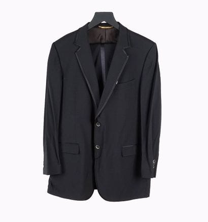 DOLCE GABBANA
Black suit.
