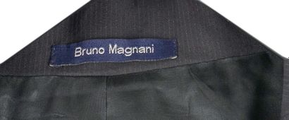 BRUNO MAGNANNI
Complet noir à rayures brillantes....