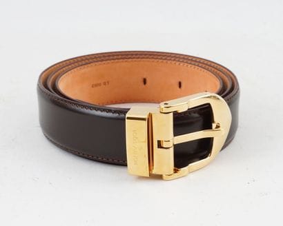LOUIS VUITTON
Ceinture en cuir brun. 
Boucle...