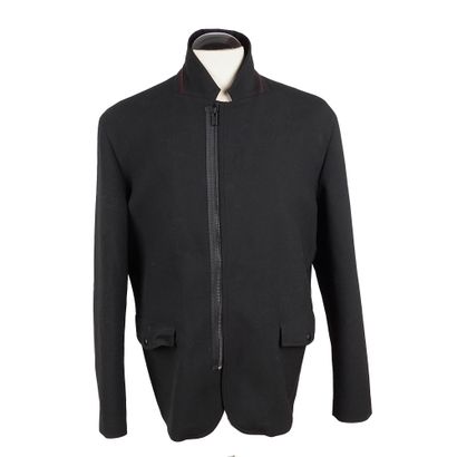 HUGO BOSS
Veste noire avec fermeture à glissière....