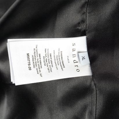 SANDRO
Waterproof navy blue coat with collar....
