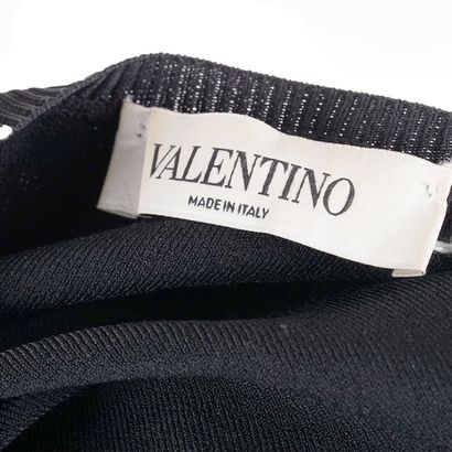 VALENTINO
Black Valentino knitwear. Neckline...